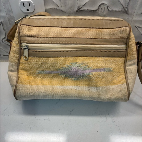 VINTAGE Tan and Cream Crossbody Bag with Adjustable Strap - Picture 3 of 9